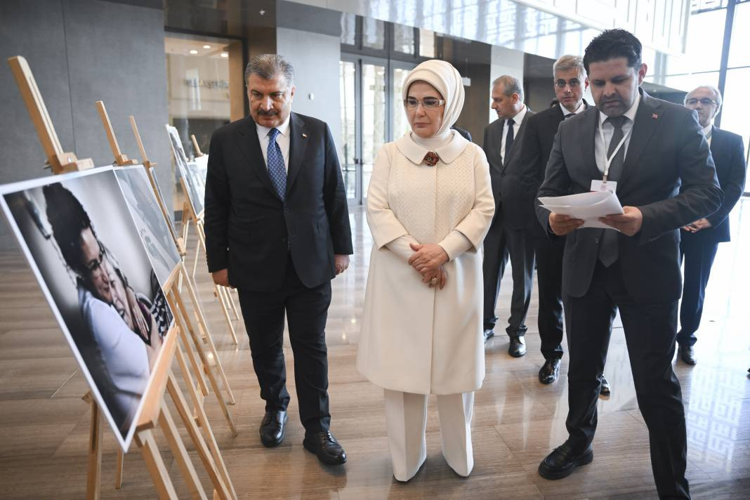 Emine Erdoğan İstanbul’da hemşire ve ebelerle bir araya geldi - Resim: 2